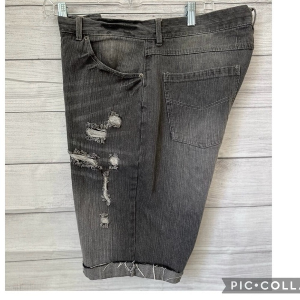 CSG CHAMPS SPORTS MENS DENIM SHORTS BLACK WASH DISTRESSED RIPPED - Picture 3 of 5